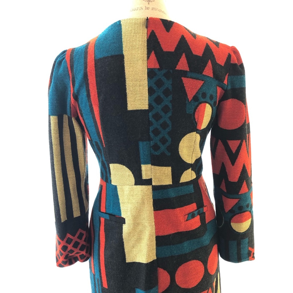 Color-blocked Shift Dress - Picture 15 of 16